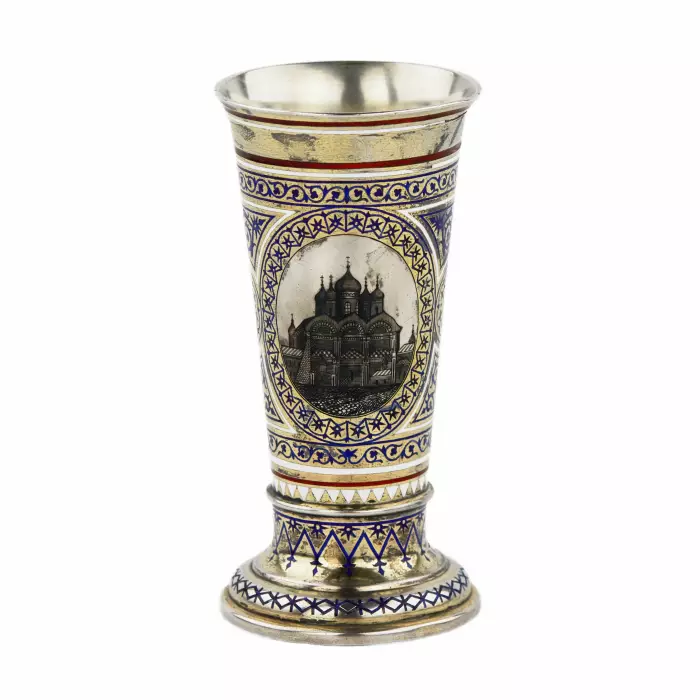 PAVEL OVTCHINNIKOV. Gobelet russe en argent dore et champleve du XIXe siècle, estampille de Pavel Ovchinnikov, Moscou, 1872. Diplôme imperial. 