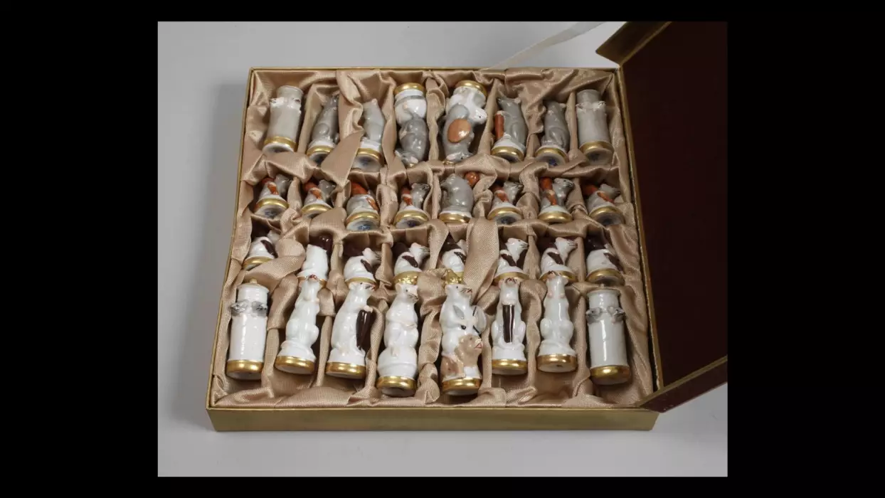 Jeu d`échecs de souris en porcelaine. Ernst Bohne Söhne Rudolstadt.1937-1960. 