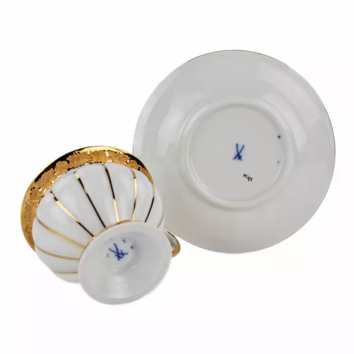 Service à cafe moka en porcelaine blanche et doree pour six personnes. Meissen 