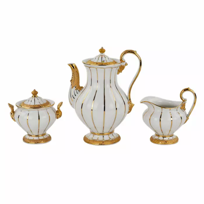 Service à cafe moka en porcelaine blanche et doree pour six personnes. Meissen 