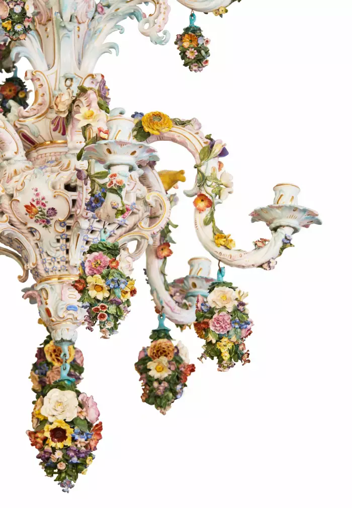 Восхитительная фарфоровая люстра Meissen 1790 г, из резиденции короля Альфонсо XIII в Биаррице.