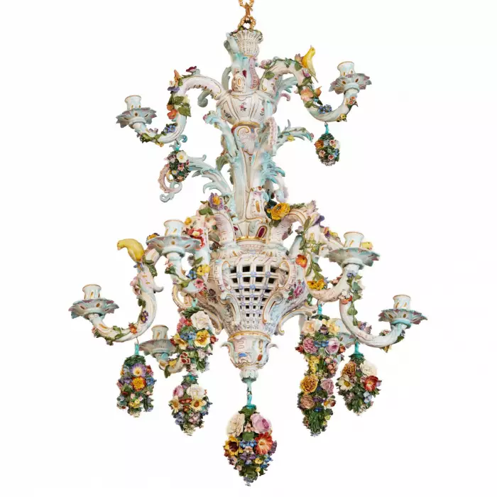 Delightful porcelain chandelier Meissen 1790, from the residence of King Alfonso XIII in Biarritz.