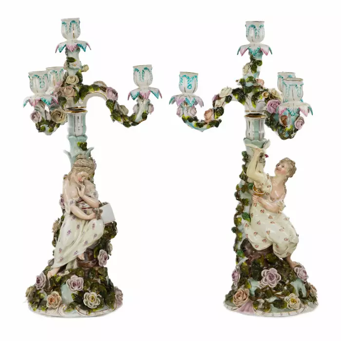 Montre en porcelaine sertie de candelabres. Sietzendorf. 1880