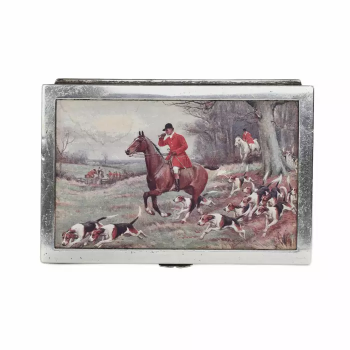 Cigar box with a hound hunting scene in Britain. Early 20th century 