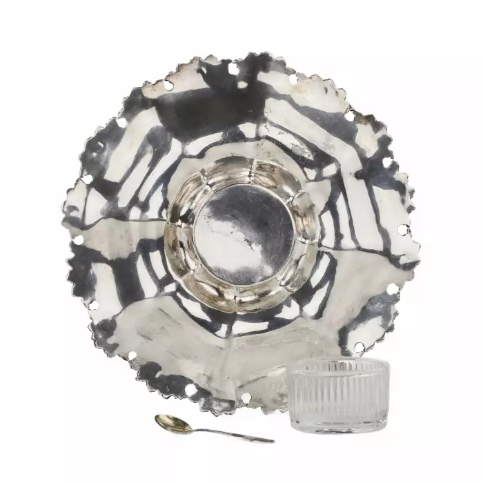 Bol à caviar russe en argent avec plateau en verre et cuillère en argent. 1843.