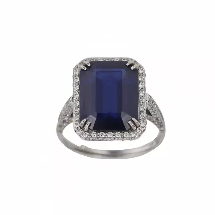 Elegante bague en or 18 carats avec diamants et saphir naturel 7,76 carats. 