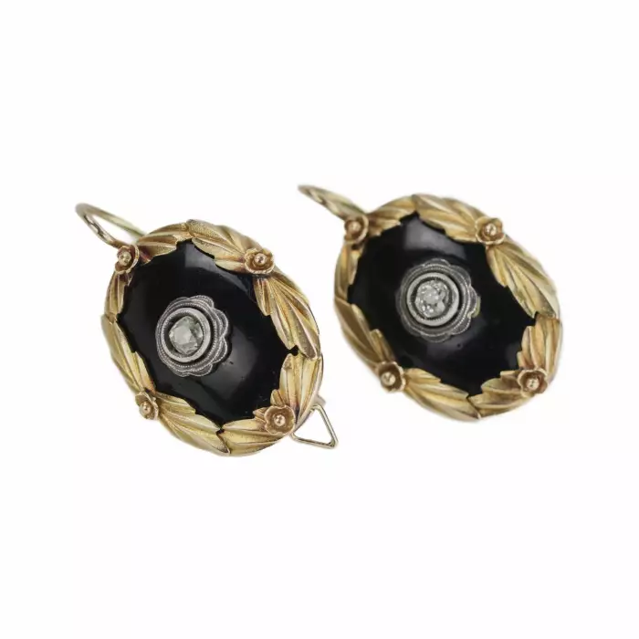 Boucles doreilles en or avec agate et diamant. Lettonie 1920-1930.