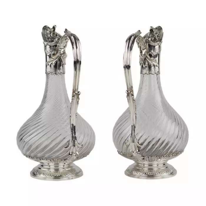 Paire de pichets à vin français en verre spiralé et argent. Fin du 19ème siècle. 