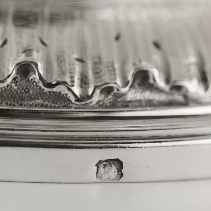 Paire de pichets à vin français en verre spiralé et argent. Fin du 19ème siècle. 