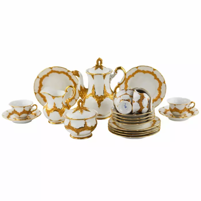 LUXURIOUS MOCHA COFFEE SERVICE FOR SIX PERSONS. MEISSEN. 20TH CENTURY