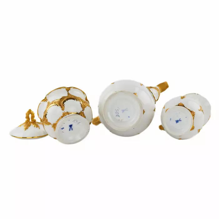 LUXURIOUS MOCHA COFFEE SERVICE FOR SIX PERSONS. MEISSEN. 20TH CENTURY
