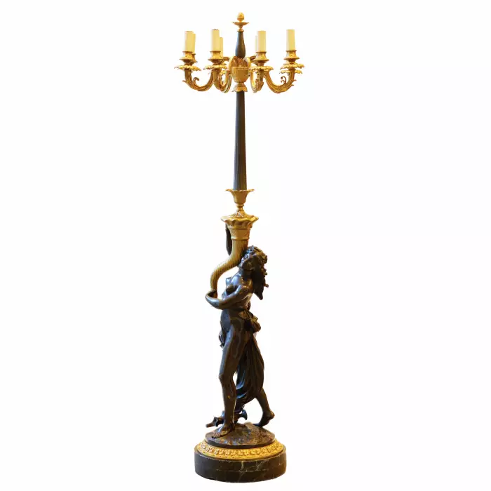 LAMPADAIRE FRANÇAIS EN BRONZE DORÉ ET PATINÉ DE STYLE LOUIS XVI. FRANCE, VERS 1900