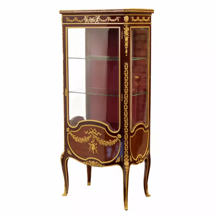 VITRINE EN ACAJOU ET BRONZE DORÉ DANS LE GOÛT DE SORMANI FRANCE, FIN DU XIXE SIÈCLE