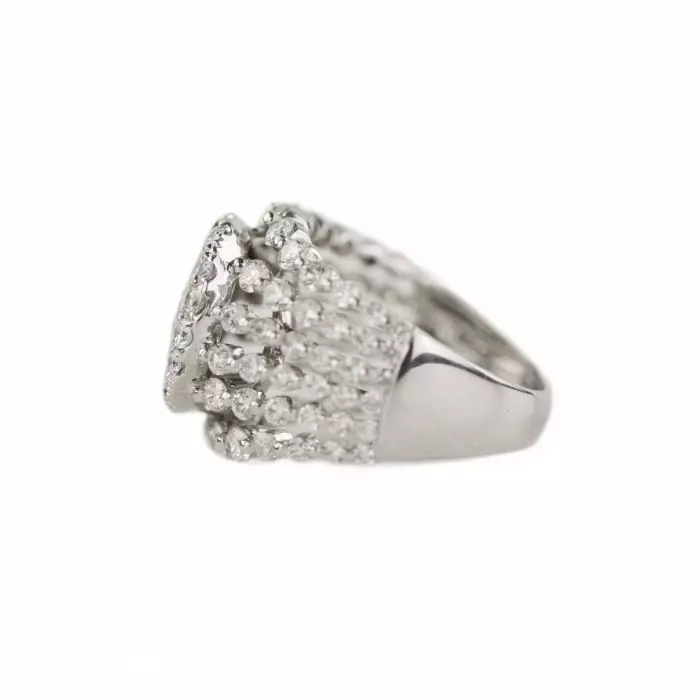 18k gold ring with diamonds. 