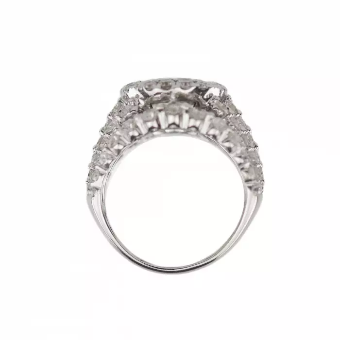 18k gold ring with diamonds. 