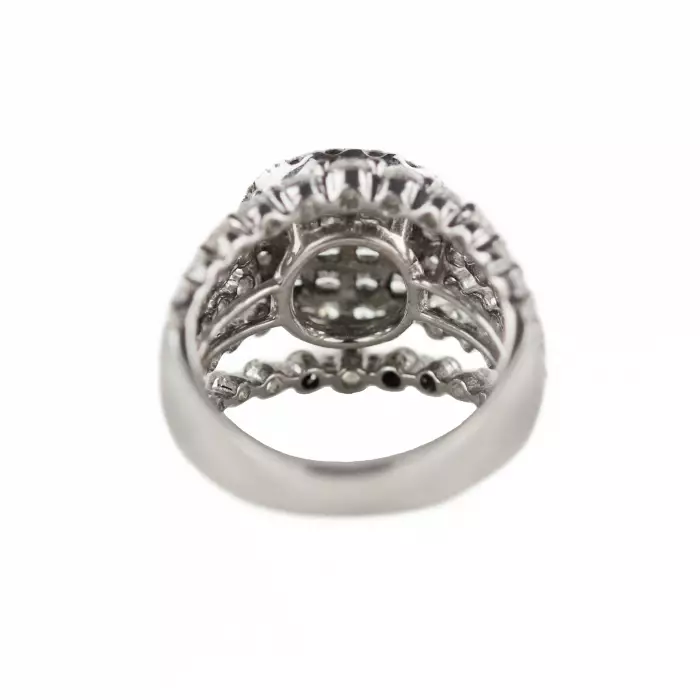 18k gold ring with diamonds. 