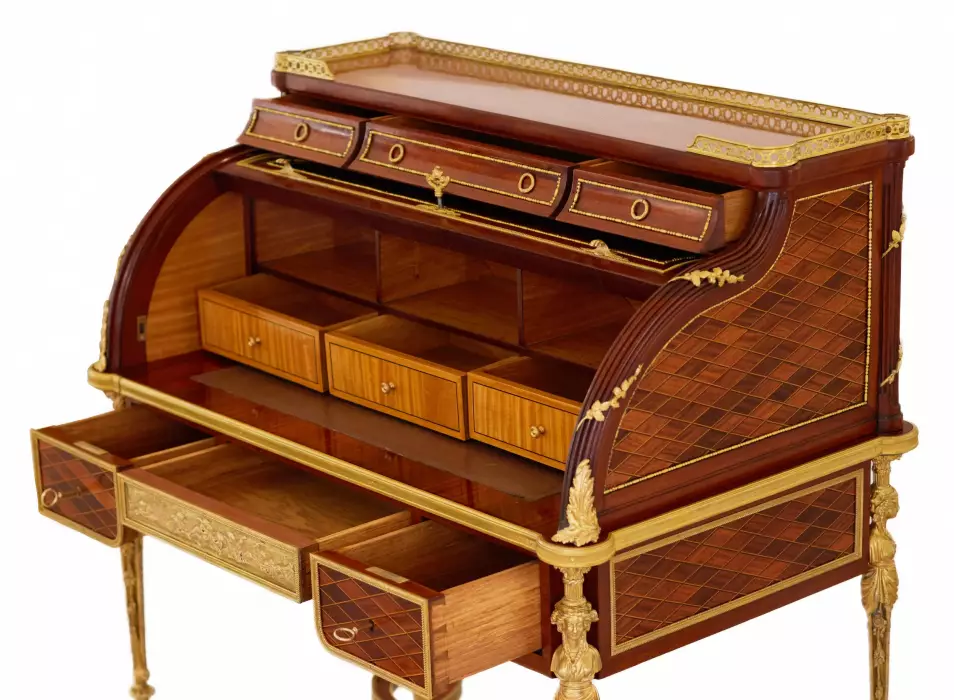 E.KAHN. Magnifique bureau cylindrique en acajou et bois satiné avec bronze doré. 