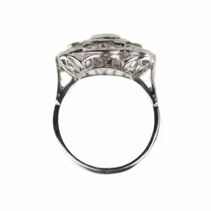 Bague de style Art Déco en platine 900 avec diamants et saphirs. 