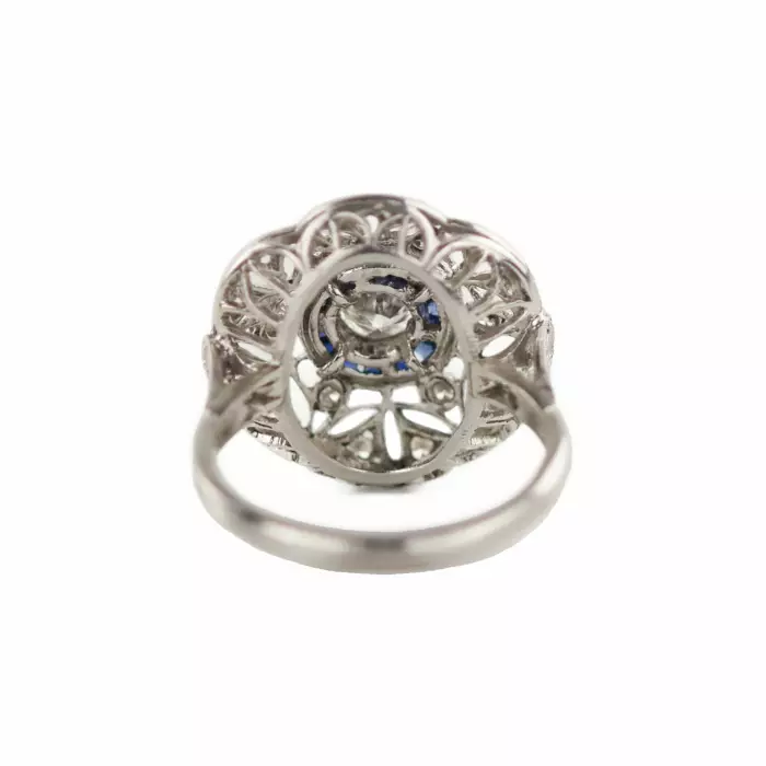 Bague de style Art Déco en platine 900 avec diamants et saphirs. 