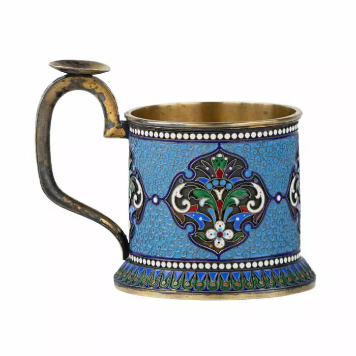 Porte-verre en argent de style néo-russe avec émail cloisonné et dorure. Lyubavin Fin du 19ème siècle. 