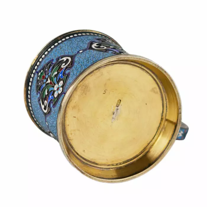 Porte-verre en argent de style néo-russe avec émail cloisonné et dorure. Lyubavin Fin du 19ème siècle. 