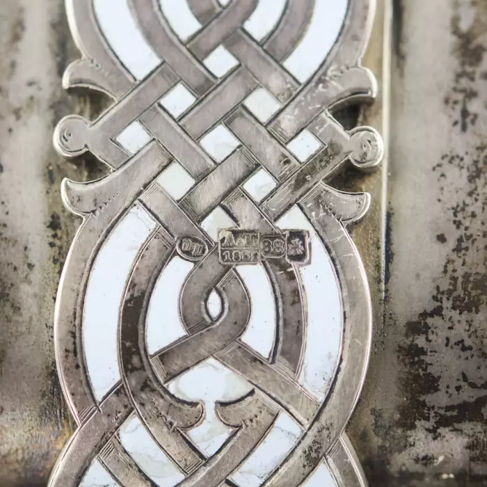COFFRET RUSSE EN ARGENT AVEC ÉMAIL CHAMPLEVÉ. MAISON PAVEL OVCHINNIKOV. MOSCOU, 1882