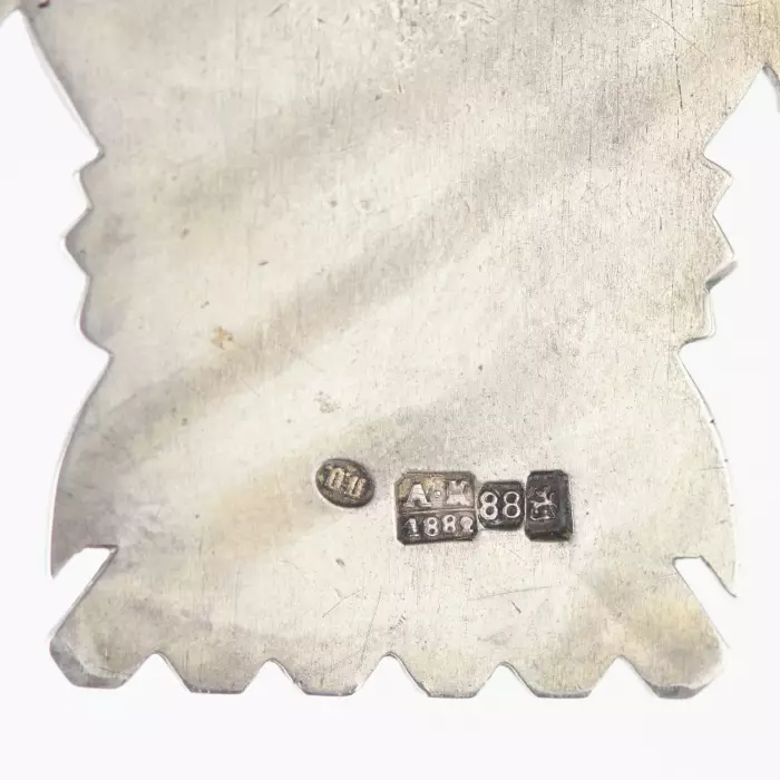 COFFRET RUSSE EN ARGENT AVEC ÉMAIL CHAMPLEVÉ. MAISON PAVEL OVCHINNIKOV. MOSCOU, 1882