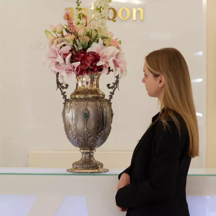 GRAND VASE EN ARGENT DE FORME AMPHORE ITALIE, MILAN, XXᵉ SIÈCLE