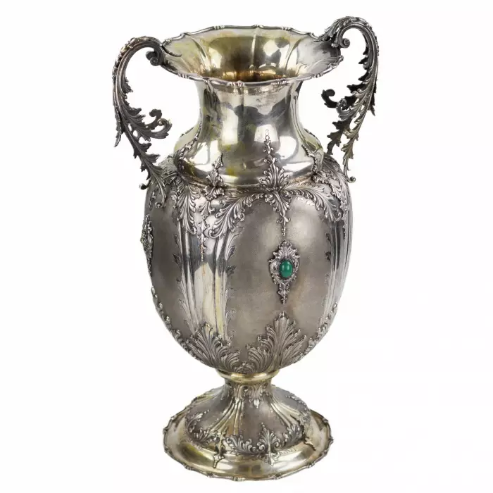 GRAND VASE EN ARGENT DE FORME AMPHORE ITALIE, MILAN, XXᵉ SIÈCLE