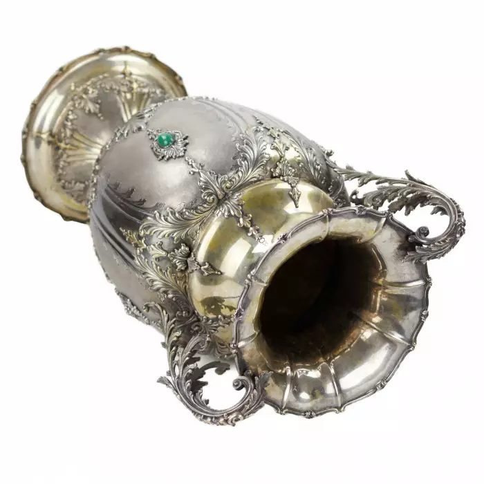 GRAND VASE EN ARGENT DE FORME AMPHORE ITALIE, MILAN, XXᵉ SIÈCLE