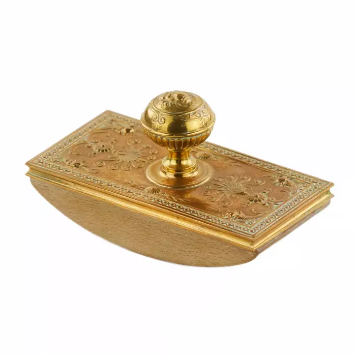 Lourd presse-papier en bronze et bois, dans le goût de Napoléon III, par l`atelier de F. BARBEDIENNE. 
