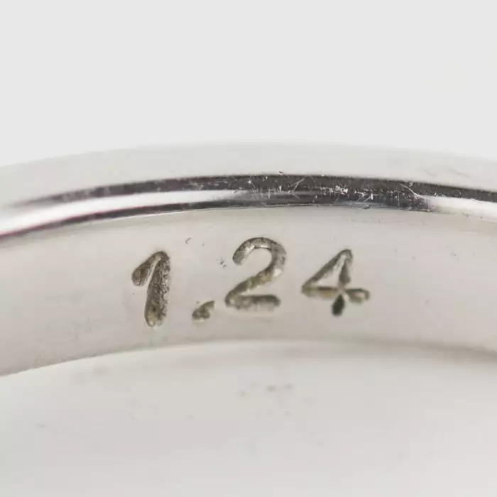 Bague en or 750 de style Art Déco avec trois diamants. 