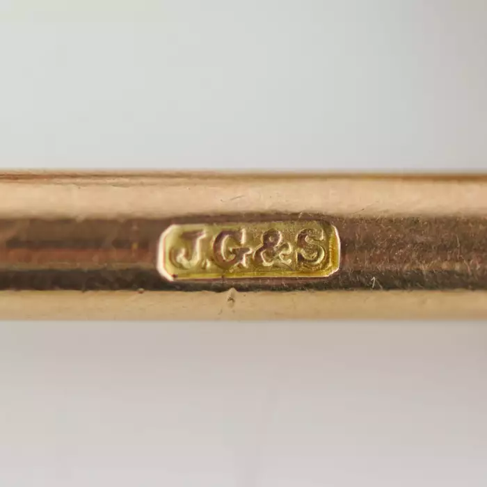Montre de poche en or à trois boîtiers avec une chaîne et une scène érotique sur le cadran. 1900 