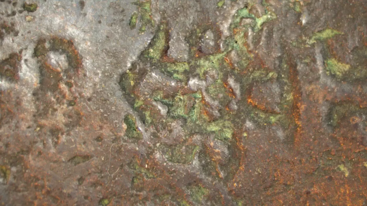 Pichet en bronze pour le vin Hu, avec signes Jinwen. Chine. 