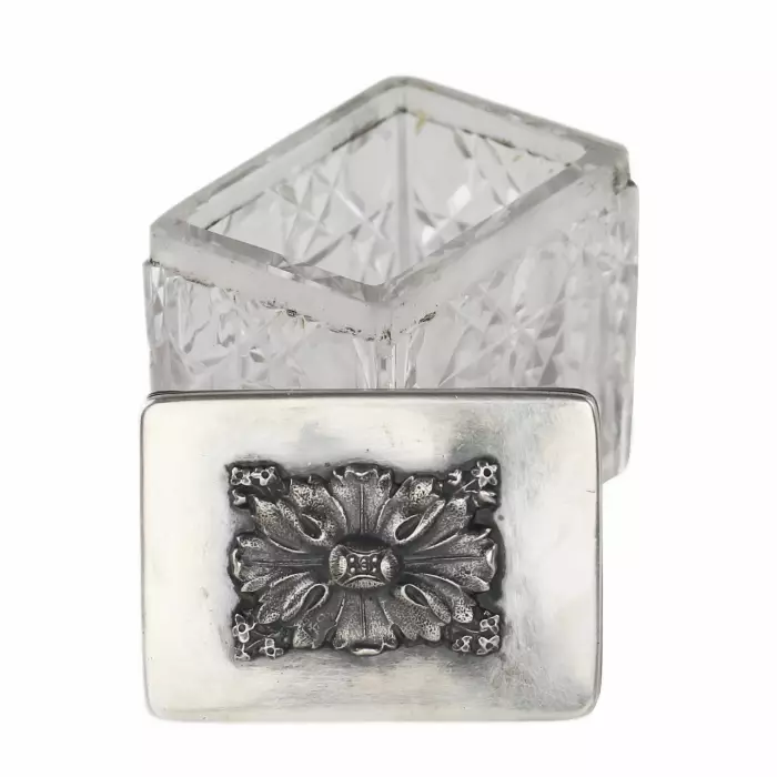 RUSSIAN CUT-CRYSTAL BOX WITH A SILVER LID. ST PETERSBURG, 1837