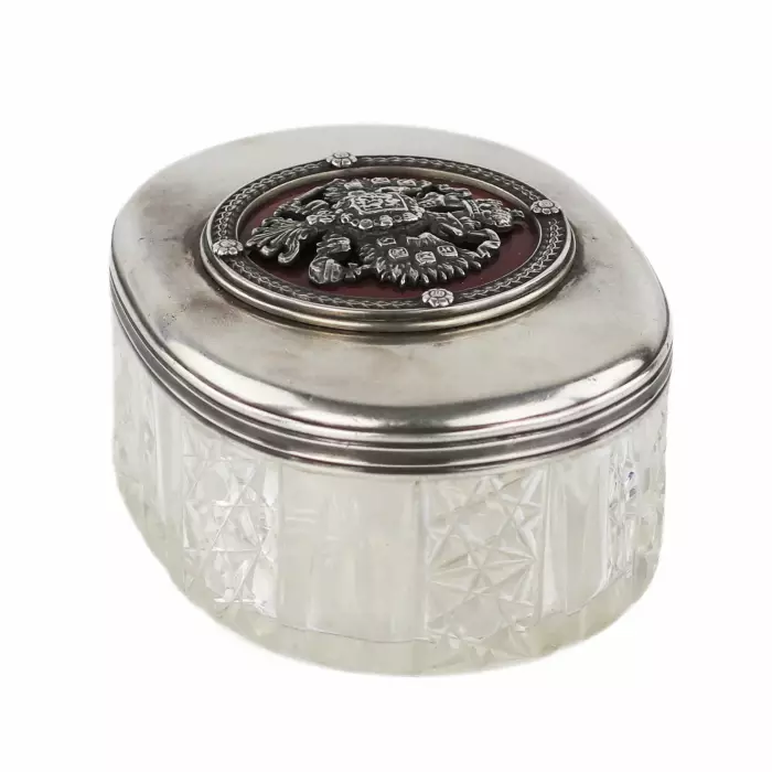 Boite en cristal en argent avec les armoiries de la Russie sur le couvercle. Début du 20ème siècle. 