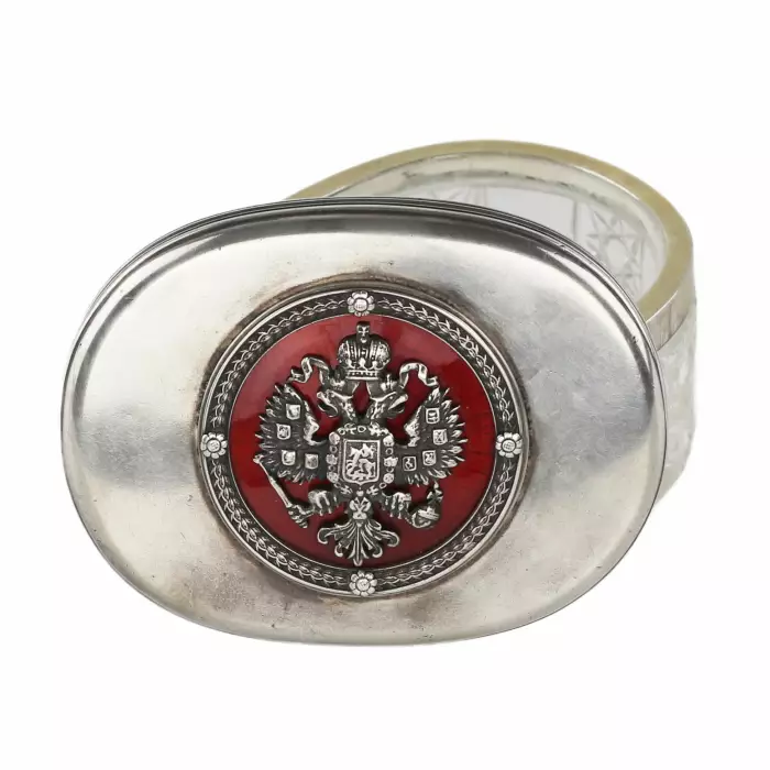 Boite en cristal en argent avec les armoiries de la Russie sur le couvercle. Début du 20ème siècle. 
