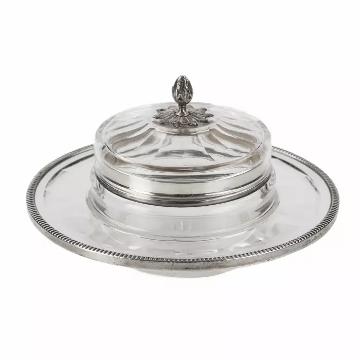 FRENCH CRYSTAL AND SILVER BUTTER DISH ON A STAND. NEOCLASSICISM, FIRST HALF OF THE 20TH CENTURY