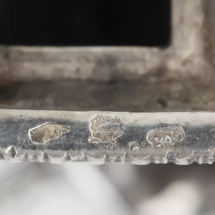 Quatre drôles de figures de musiciens putti en argent. 
