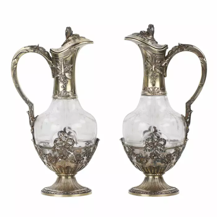 Paire de pichets à vin français en verre et argent de la fin du 19ème siècle. 