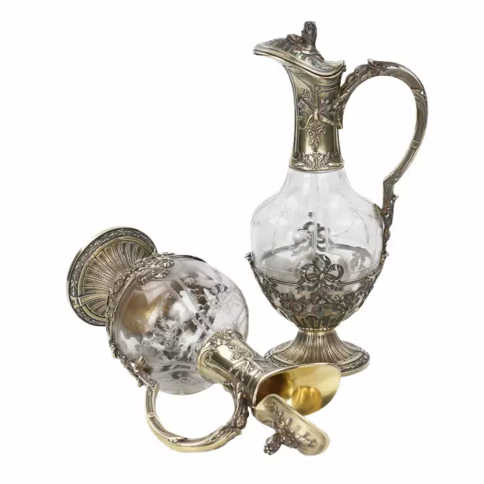 Paire de pichets à vin français en verre et argent de la fin du 19ème siècle. 