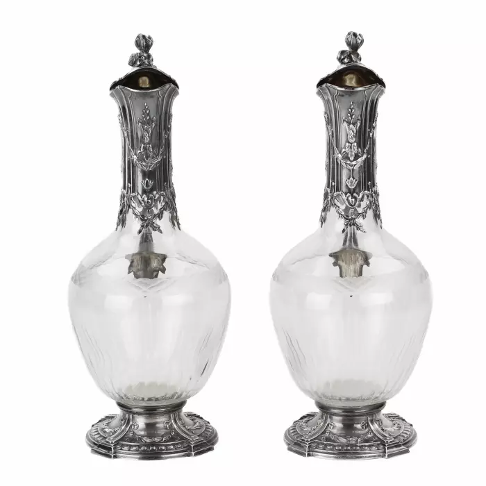 PAIR OF FRENCH SILVER-MOUNTED GLASS WINE EWERS. TÉTARD FRÈRES. PARIS, EARLY 20TH CENTURY