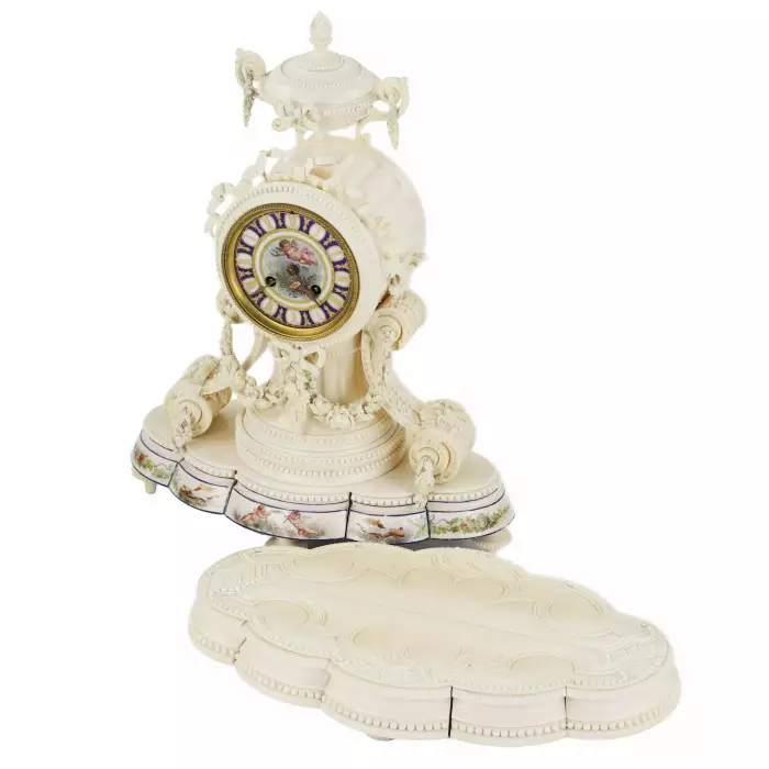 PENDULE DE CHEMINÉE EN IVOIRE ÉPOQUE NAPOLÉON III FRANCE, PARIS, SECONDE MOITIÉ DU XIXᵉ SIÈCLE