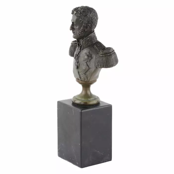  Bronze bust of the Russian general Bagration. 