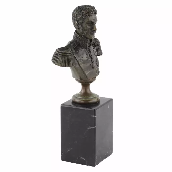  Bronze bust of the Russian general Bagration. 