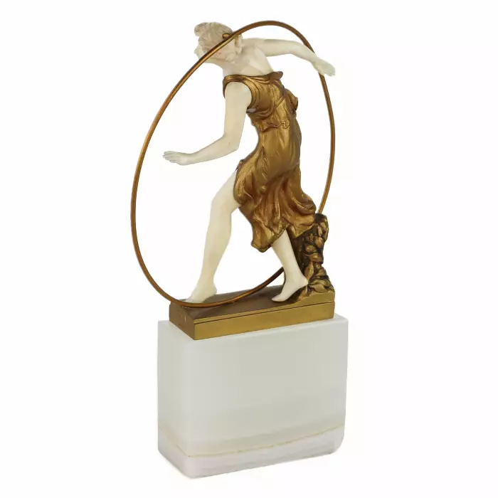 WOMAN WITH A HOOP. CHRYSÉLÉPHANTINE SCULPTURE BY GEORGES MORIN. FRANCE, CIRCA 1920