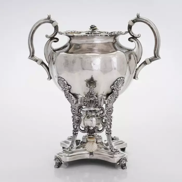 Théière-samovar en argent pour servir des boissons chaudes. Shper Adolf. Saint-Pétersbourg, 1843