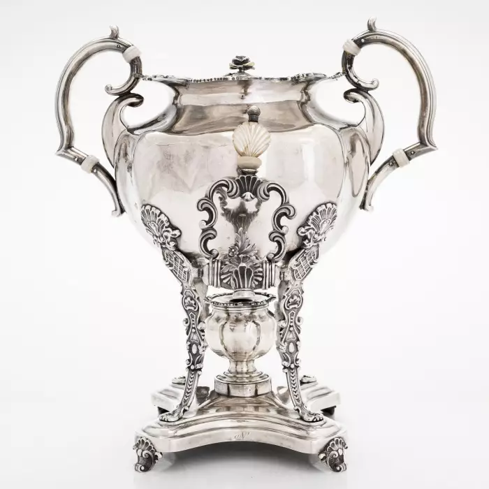 Théière-samovar en argent pour servir des boissons chaudes. Shper Adolf. Saint-Pétersbourg, 1843