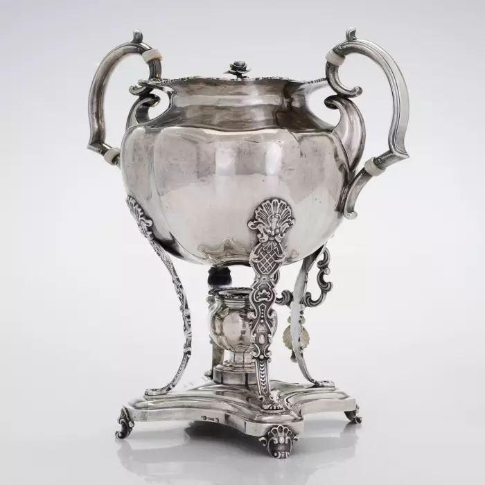 Théière-samovar en argent pour servir des boissons chaudes. Shper Adolf. Saint-Pétersbourg, 1843