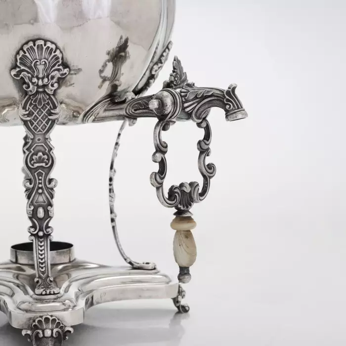 Théière-samovar en argent pour servir des boissons chaudes. Shper Adolf. Saint-Pétersbourg, 1843